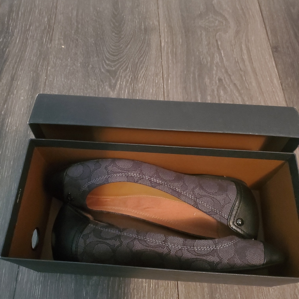 Coach Chelsea signature flats